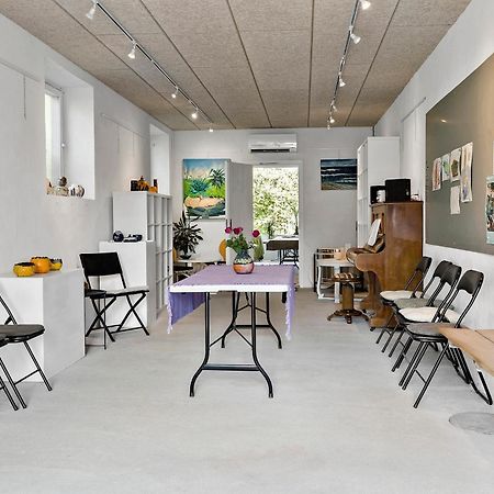 Logi I Hus Med Kunst Og Have Bed & Breakfast Vestervig Bagian luar foto